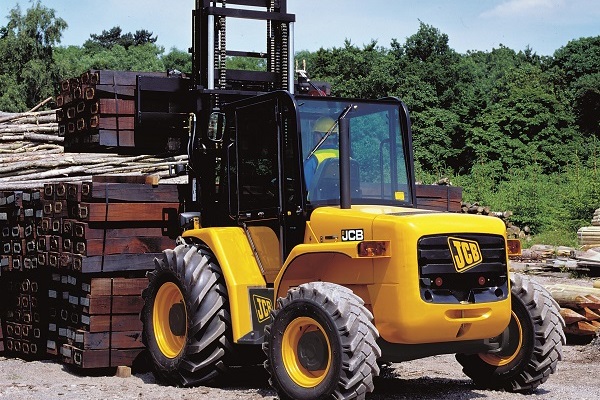 945 Rough Terrain Forklift 